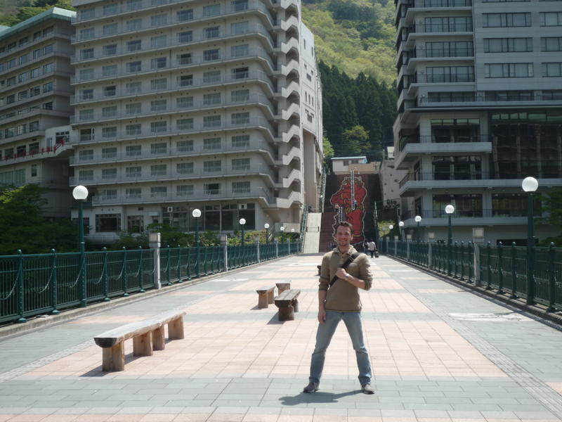 Sur un énorme pont